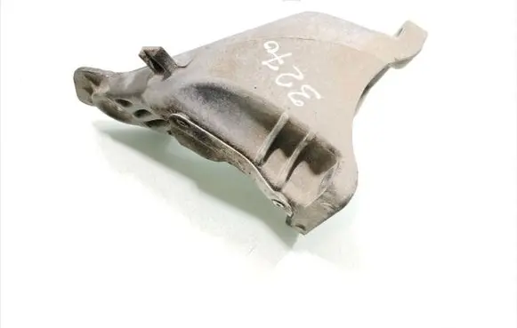 BMW 5 E60 E61 Engine mounting bracket 6777056