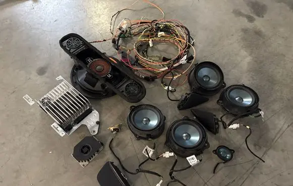 Mercedes-Benz CLS C219 Audio system kit A2048700494