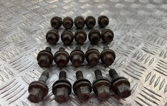 Toyota Proace Nuts/bolts 