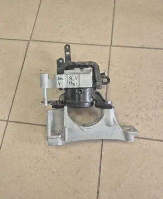 Toyota RAV 4 (XA50) Engine mount bracket L2260347