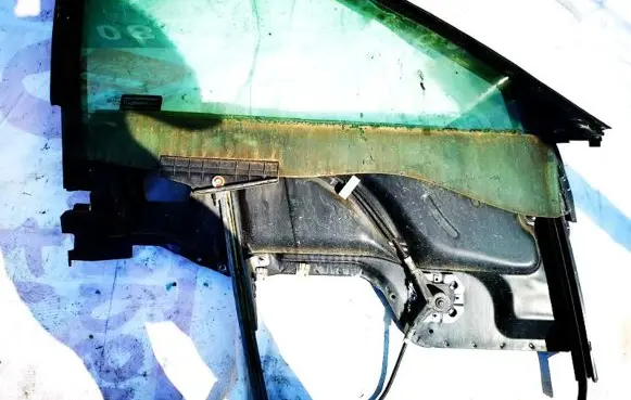 Audi 80 90 B3 Front door window/glass frame 