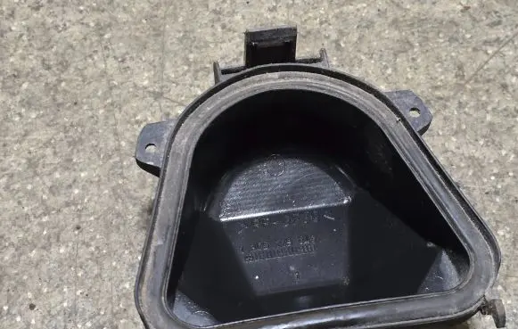 BMW 7 E38 Headlight/headlamp dust cover 1305219045