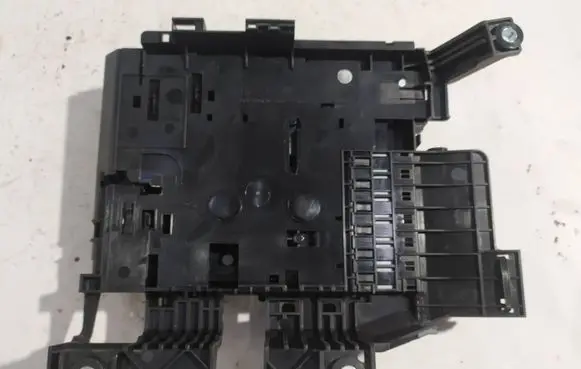 Volkswagen Touareg II Fuse module 7P0937548F