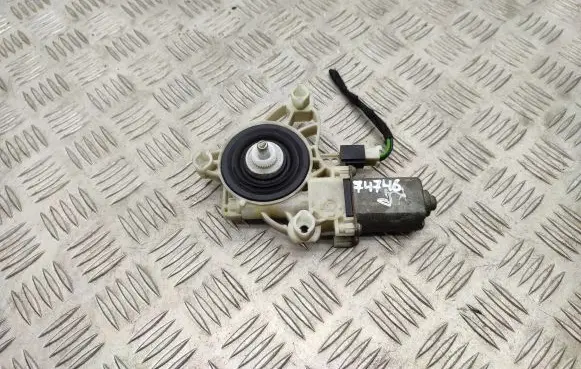 Mercedes-Benz EQA Front door window regulator motor A0009065806