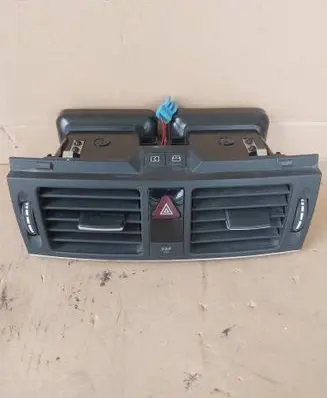Mercedes-Benz C W204 Hazard light switch 2048706558 0628000741 33690102