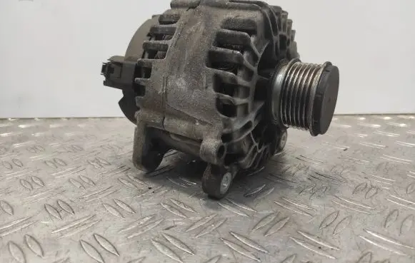 Volkswagen Tiguan Generator/alternator 03L903023A