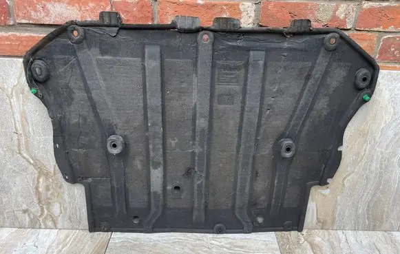 Volvo C40 Engine splash shield/under tray 32241087