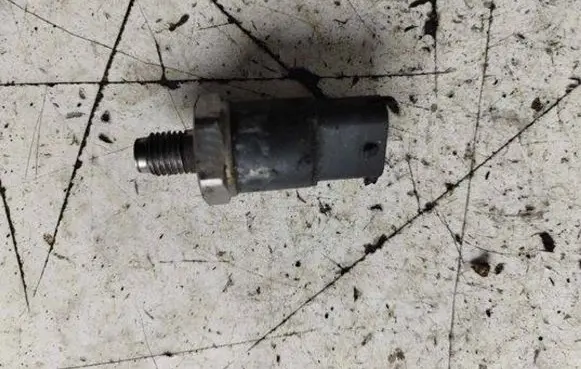 Fuel pressure sensor