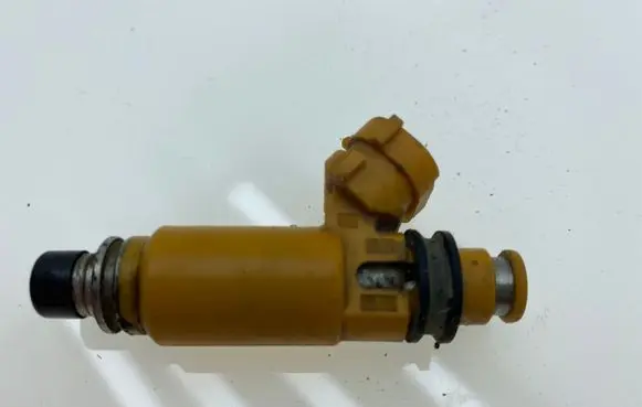 Subaru Legacy Fuel injector 16611AA
