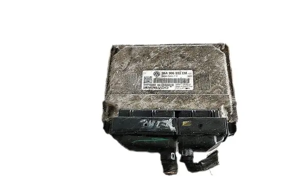 Volkswagen Golf VI Engine control unit/module 06A906033EM