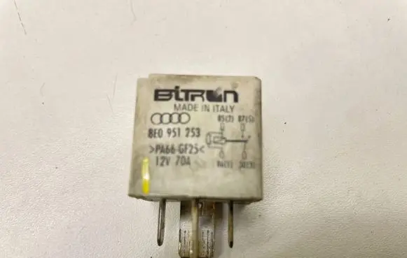 Audi A4 S4 B6 8E 8H Other relay 8E0951253