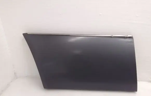 Rear fender molding trim
