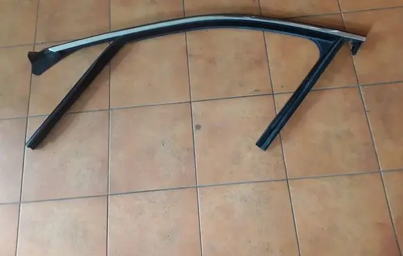 Alfa Romeo Giulia Door glass rail 50545062