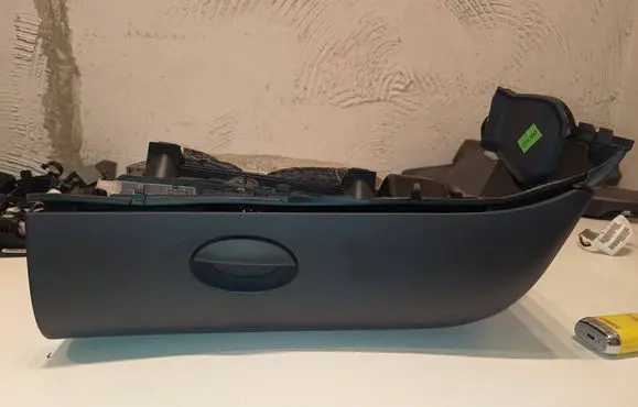 Mercedes-Benz A W168 Glove box