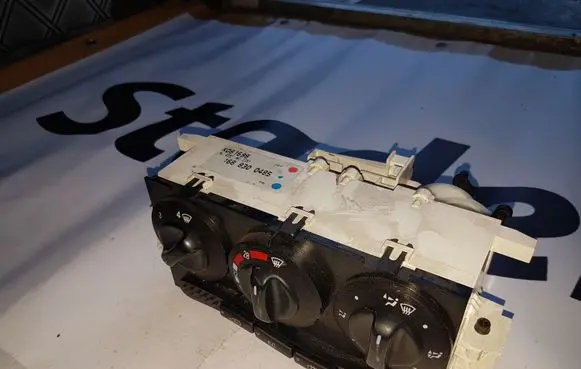 Mercedes-Benz A W168 Climate control unit A1688300485 1688300485