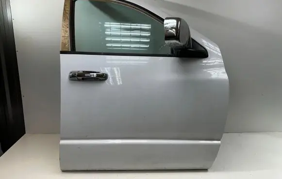 Dodge RAM 1500 DS Front door