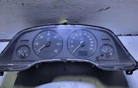 Opel Zafira A Speedometer (instrument cluster) 24461749JB