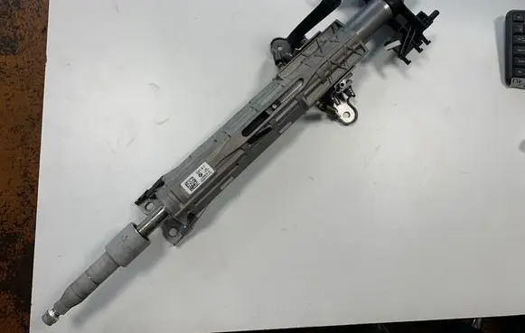 BMW 3 G20 G21 Steering wheel axle 6896187