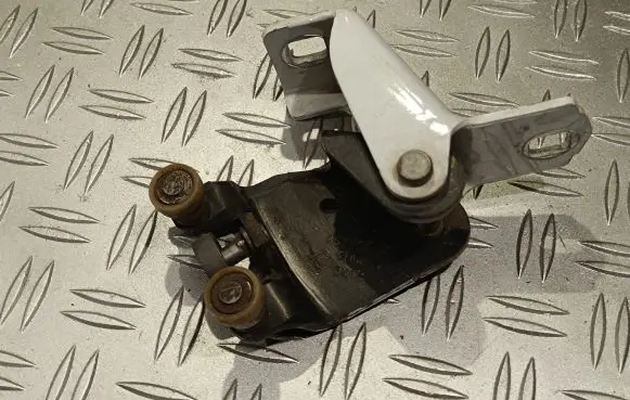 Mercedes-Benz Citan W415 Sliding door upper roller guide/hinge 497757G 497757