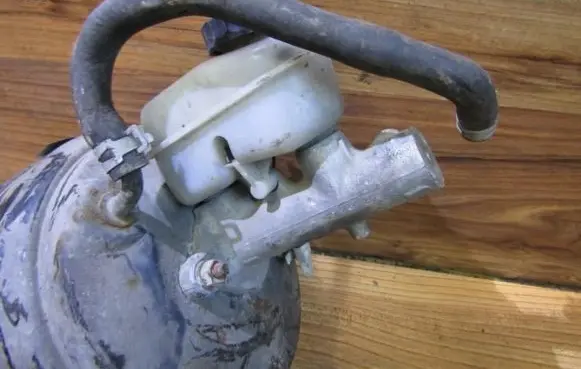 KIA Clarus Master brake cylinder