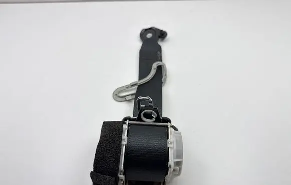 Toyota Yaris Rear seatbelt H073801 6LBZ