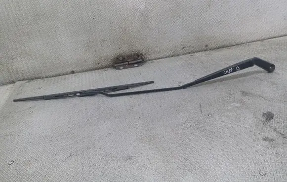 Volkswagen Jetta IV Windshield/front glass wiper blade 1J1955410A