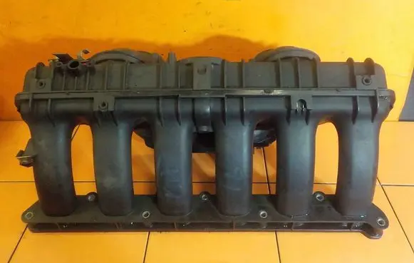 BMW 3 E90 E91 Intake manifold 7548029