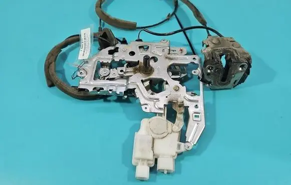 Renault Master III Rear door lock 8200766631 IMPRK1569871
