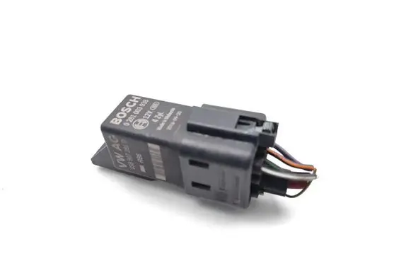 Volkswagen Crafter Glow plug pre-heat relay 0281003038