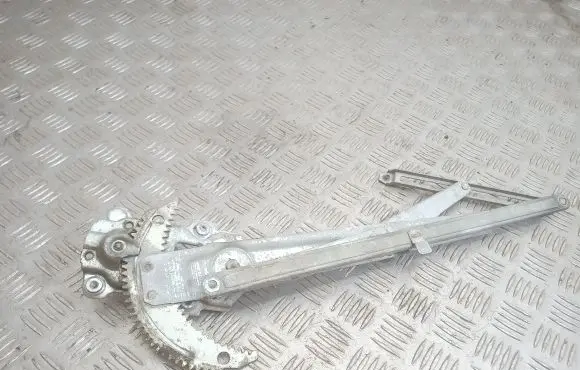 Toyota Corolla E90 Front door manual window regulator 
