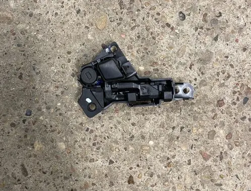 BMW 5 F10 F11 Glove box lock 03F1010017