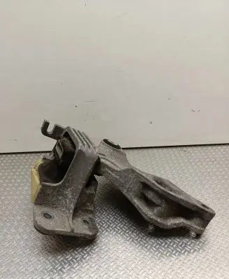 Mercedes-Benz Vito Viano W447 Engine mount bracket A4472410713 26020122 326256