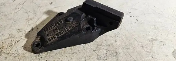 Opel Zafira A Engine mounting bracket 13125628