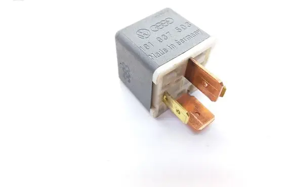 Volkswagen Golf III Hazard warning light relay 4RA00351058 191937503