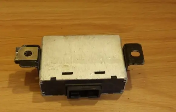 Audi A6 S6 C4 4A Alarm control unit/module 4A0951173