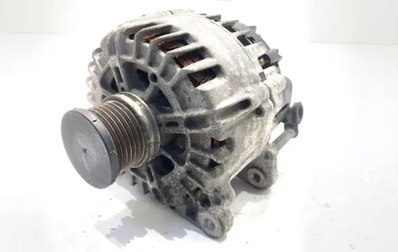 Volkswagen Golf VII Generator/alternator 03L903023L