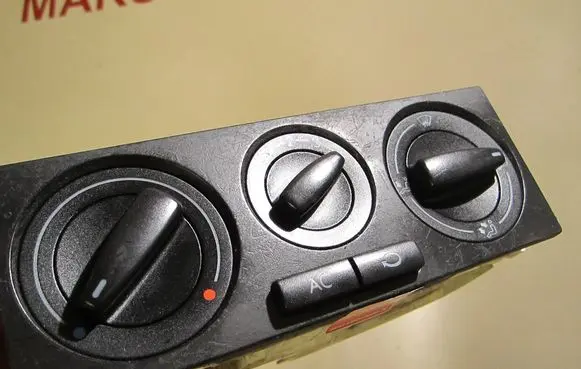 Volkswagen Golf IV Climate control unit 1J0820045F 657837
