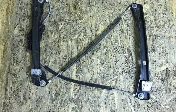 Volkswagen Golf V Front door electric window regulator 