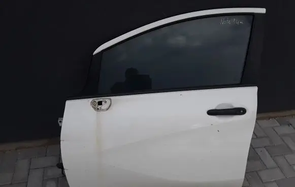 Nissan Note (E12) Front door