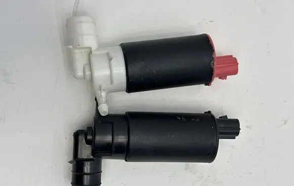 Toyota Avensis T250 Windscreen/windshield washer pump