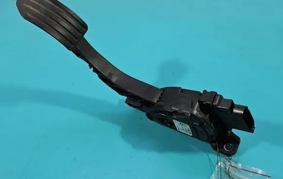 Volvo V70 Accelerator throttle pedal 31329057 IMPRK1585954