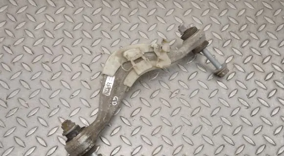 BMW 5 G30 G31 Rear upper control arm/wishbone 6870536