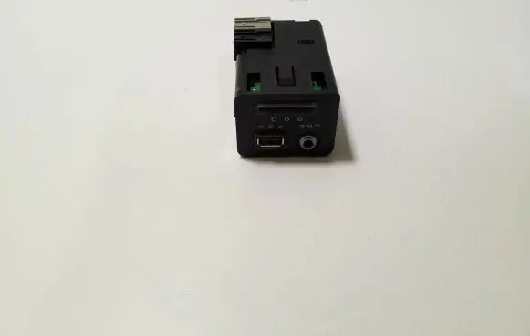 Jeep Cherokee USB socket connector 68146071AC