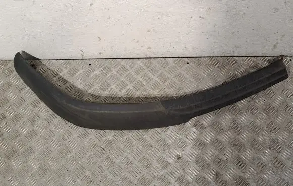 Front bumper lip
