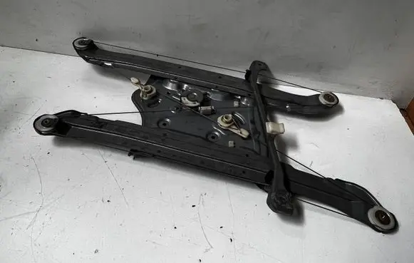 Mitsubishi Grandis Front wiper linkage and motor