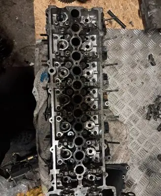 BMW 5 E39 Engine head 22468759