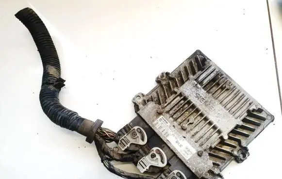 Volvo V50 Engine control unit/module 30729518 5ws40212g-t