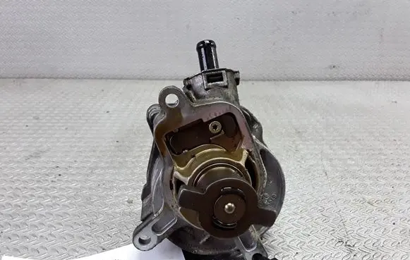 Volkswagen Jetta VI Vacuum pump 07K145100C