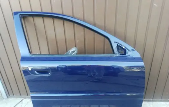 Volvo V70 Front door