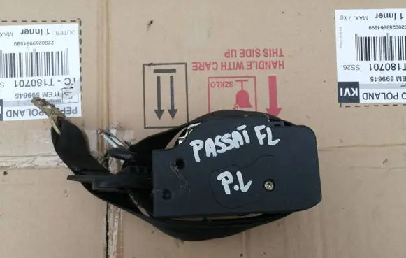 Volkswagen PASSAT B5.5 Front seatbelt